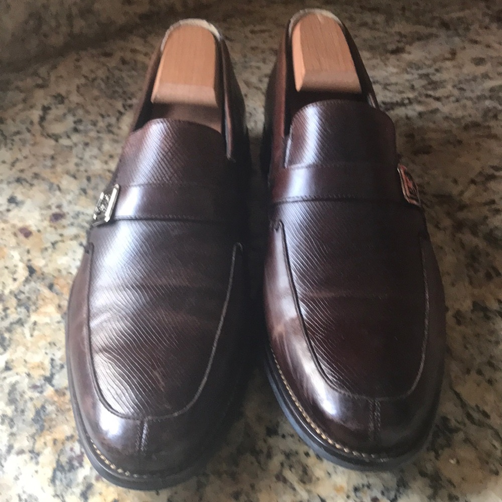 Dress shoes